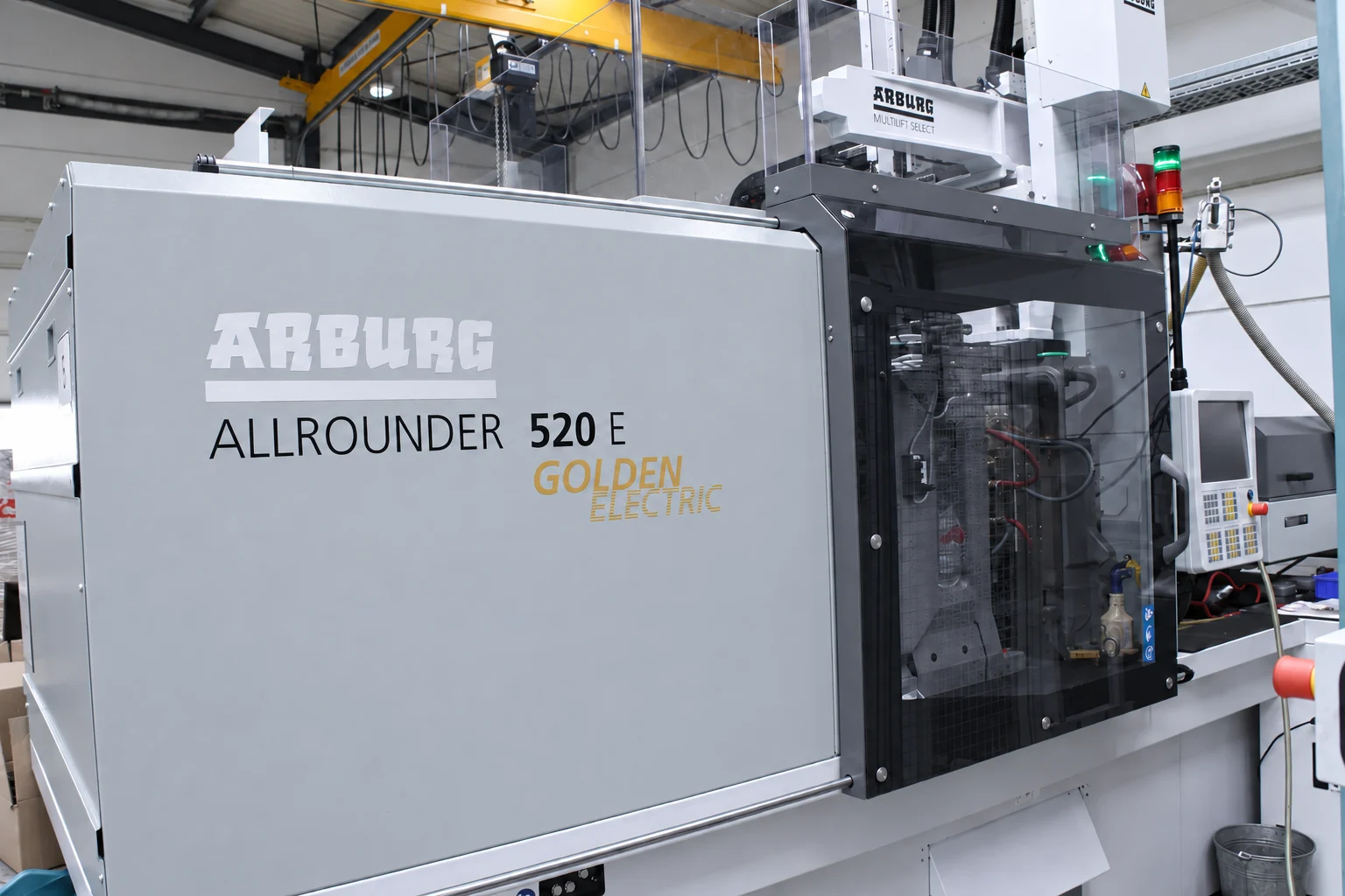 KI-Visualisierung nach Originalaufnahme: ARBURG ALLROUNDER 520 E in neutralgrauer Farbvariante