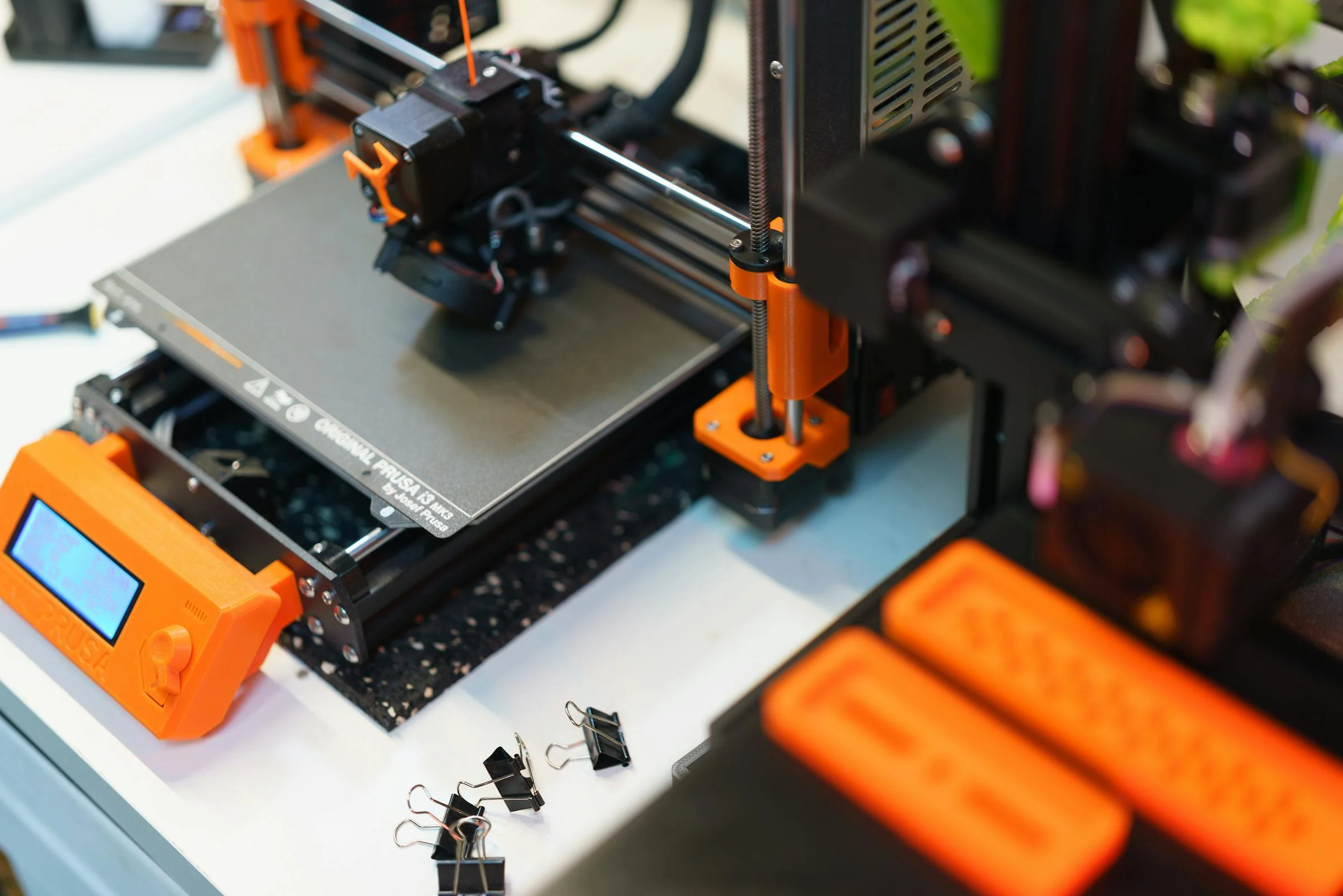 3D-Druck — Industrieller 3D-Drucker im Werkstattumfeld